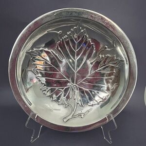 Mariposa Brillante 11" Grape Leaf Bowl - Made In Mexico